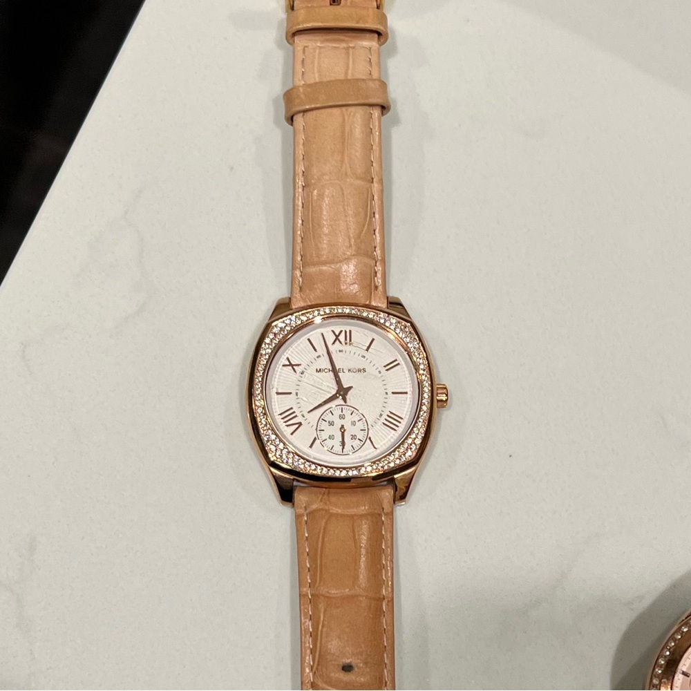 Michael Kors Tan Leather Watch - Picture 4 of 7